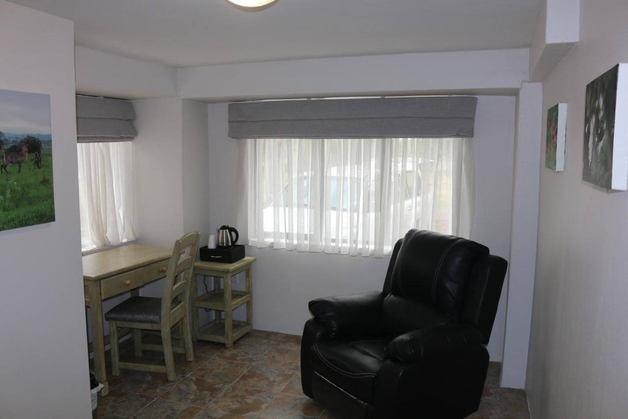 Livivane Guest House Simunye エクステリア 写真