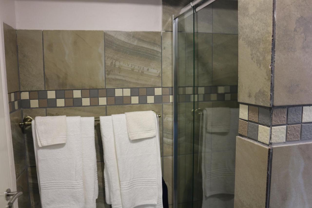 Livivane Guest House Simunye エクステリア 写真